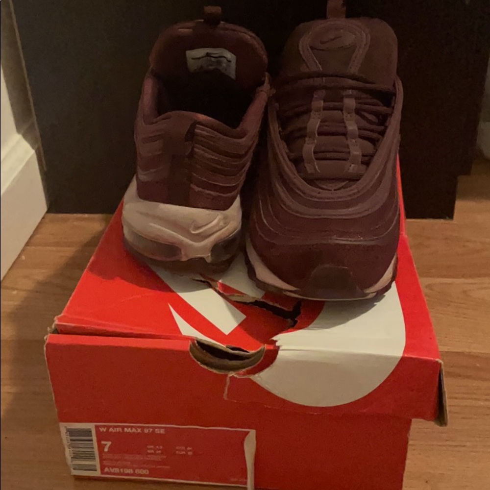 Women’s size 7 air max 97 barely worn